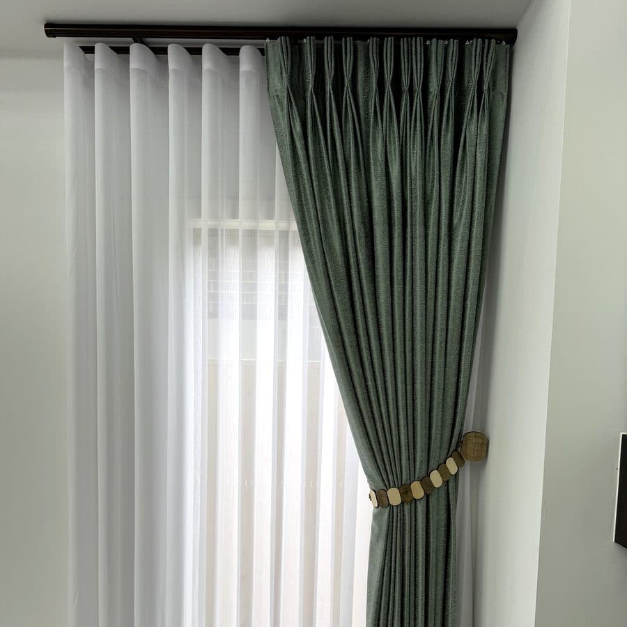 S-fold wave curtains in a contemporary Melbourne home